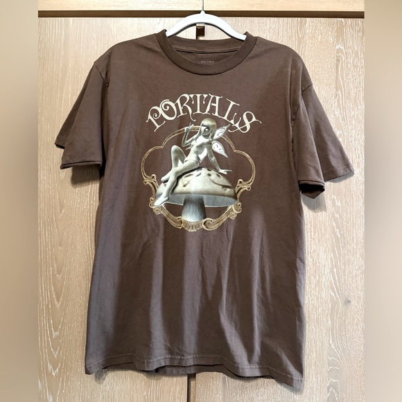 Melanie Martinez concert tee - Picture 1 of 3